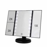מראה מגדילה עם תאורת LED