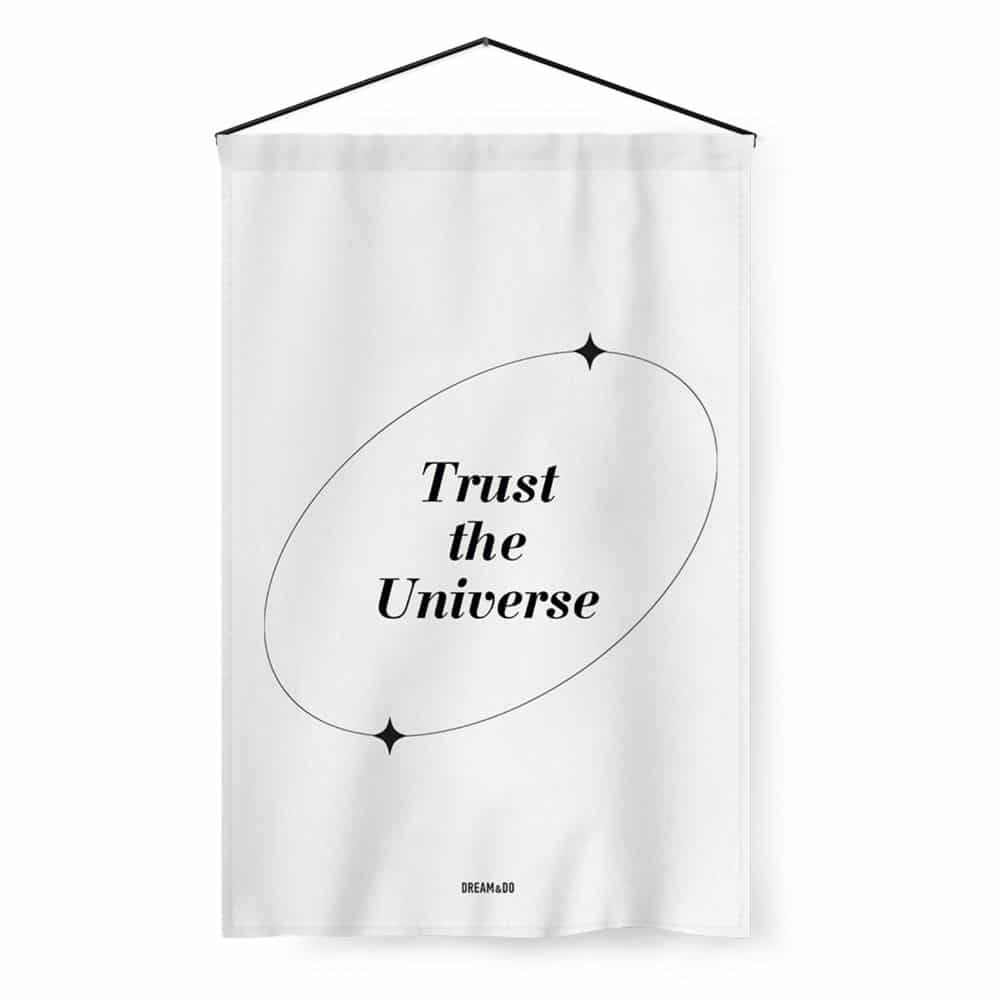 דגל השראה “Trust the Universe”