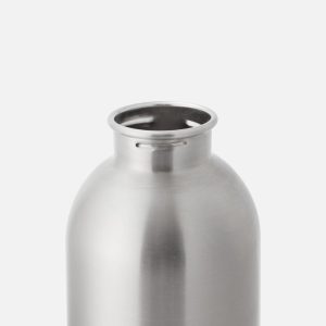 black+blum – Stainless Steel Single Wall Bottle – OCEAN בקבוק מתכת, בקבוק של בלאק אנד בלום, בקבוק עם ידית, בקבוק עשוי מחומרים ממחוזרים, בקבוק מתכת רב פעמי