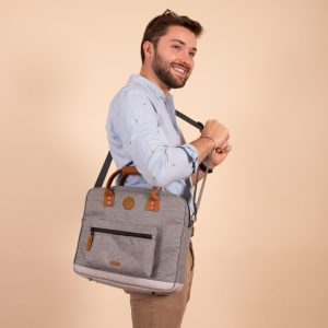 תיק למסמכים ומחשב נייד בצבע אפור- CABAIA MESSENGER BAG, תיק ללפטופ בגודל 15א אינץ, תיק מעוצב וטבעוני למחשב נייד, תיק עשוי חומרים ממוחזרים