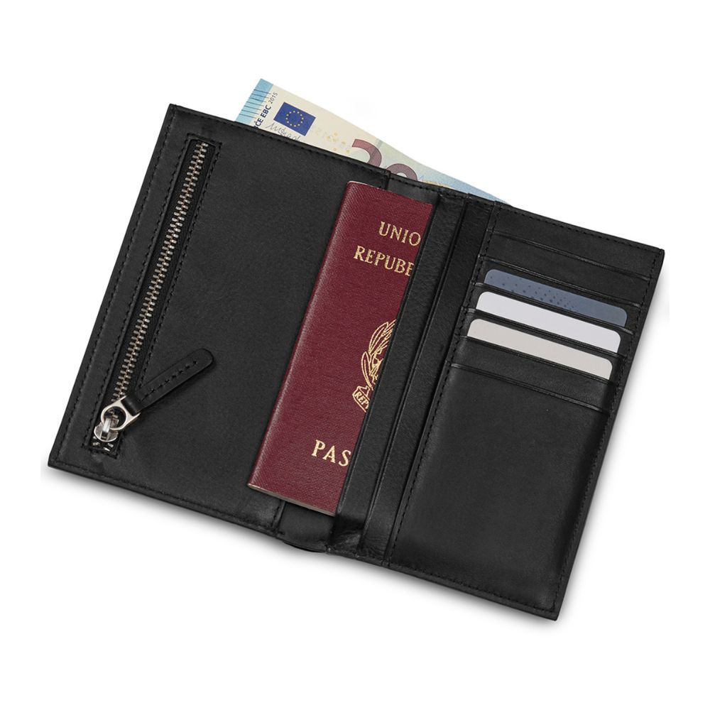 ארנק עור לדרכון - MOLESKINE CLASSIC PASSPORT WALLET - מולסקין, ארנק שחור, ארנק שחור מעור, ארנק שמתאים לדרכון, סוואג לעסקים, מתנות לעובדים, מתנה ממותגת לעובדים