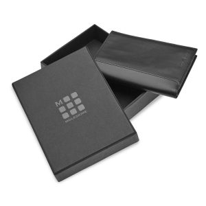 ארנק עור לדרכון - MOLESKINE CLASSIC PASSPORT WALLET - מולסקין, ארנק שחור, ארנק שחור מעור, ארנק שמתאים לדרכון, סוואג לעסקים, מתנות לעובדים, מתנה ממותגת לעובדים