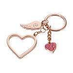 מחזיק מפתחות תכשיט בעבודת תחרה עם נגיעת אדום.