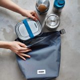 LUNCH BAG BLACK & BLOOM-SLATE -תיק אוכל של בלאק & בלום, תיק אוכל בצבע אפור, תיק אוכל אקולוגי מעוצב - black & blum, תיק אוכל ממוחזר, מתנה עם ערך לעובדים ולעובדות