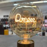 נורת לד שולחנית מעוצבת עם כיתוב פנימי DREAM, נורת לד מעוצבת לבית