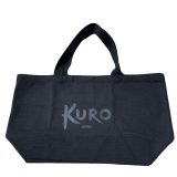 תמונה של תיק בד נשלף שמגיע בתוך תיק הגב KURO KAN – פתרון פנימי חכם לארגון נוסף.