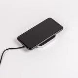 ⁦Wireless charger Illusion Chrome - Hugo Boss⁩ – תמונה ⁦5⁩